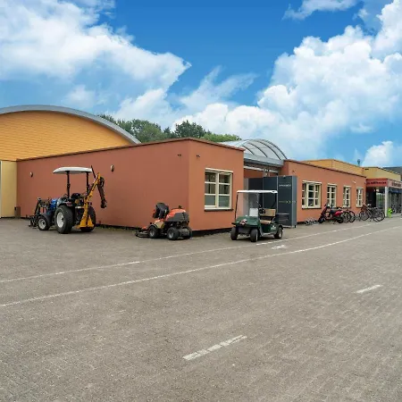 In South Holland With Shared Pool