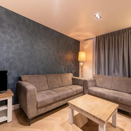 In South Holland With Shared Pool *